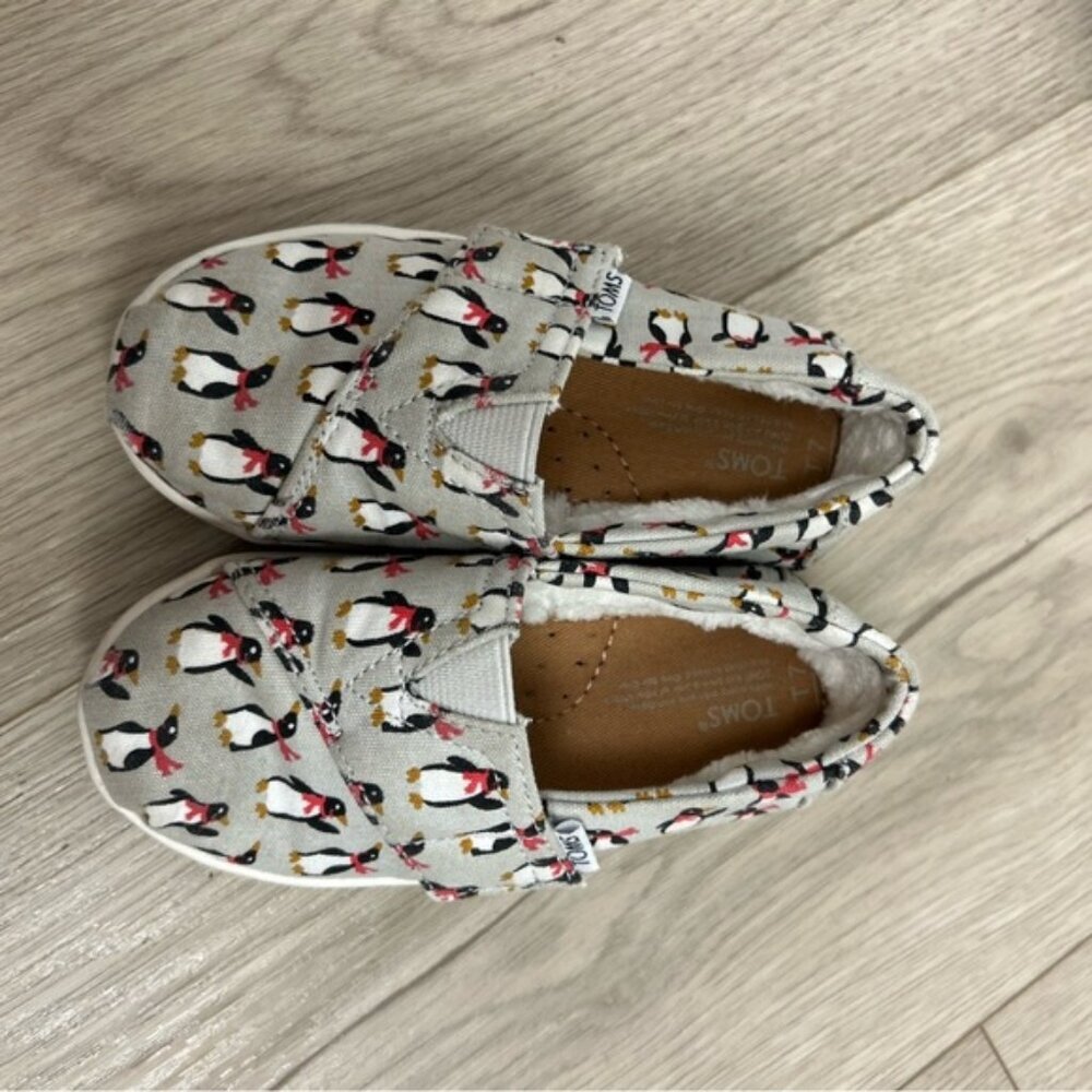 Tom’s Classic Frost Holiday Penguin Slip-On Flats